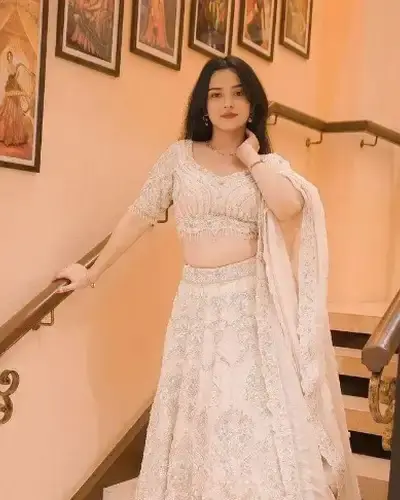Escort Nadaun